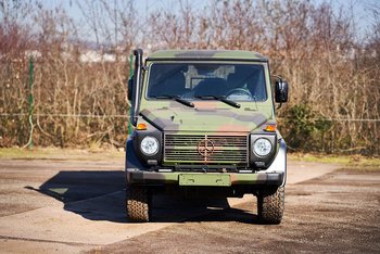<p>Imposante Erscheinung: Die G-Klasse von Mercedes - durch die Beschichtung mit dem Premium-Pulverlack 5936 im Gelände aber gut getarnt</p>