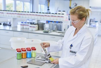 <p>Dornbiegetest nach&nbsp;DIN EN ISO 1519</p>