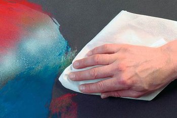 <p>Mit Antigraffiti-Pulver bleibt auch nach aggressiver Graffiti-Entfernung die ursprüngliche Beschichtung erhalten.</p>