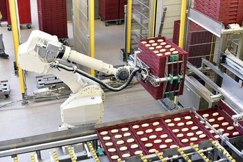 Industrieroboter mit Backwaren