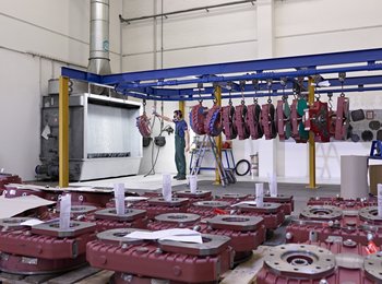 Nasslackbeschichtung von Maschinenbauteilen