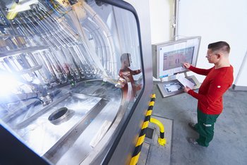<p>Computersteuerung von Abfüllprozessen</p>