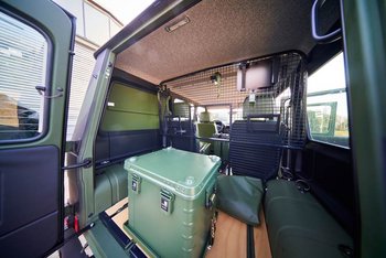 <p>Von Tagfahrlichtern bis hin zu Befestigungselementen und Antennenhalterungen – überall im G300 Greenliner sind die von Knapp Service Koblenz GmbH entwickelten und gefertigten und von Nick Stanztechnik pulverbeschichteten Bauteile eingebaut.</p>