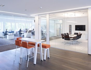 <p>Büroflächen mit Besprechungsraum</p>