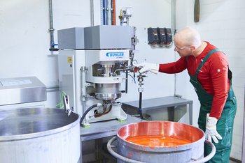 <p>Rührwerk in der Nasslackproduktion</p>