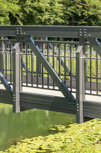 <p>Detailansicht Aluminiumbrücke</p>
