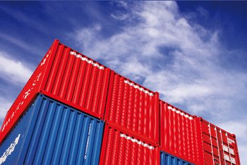 <p>Seecontainer werden selten pfleglich behandelt und benötigen sehr robuste Beschichtungslösungen.</p>