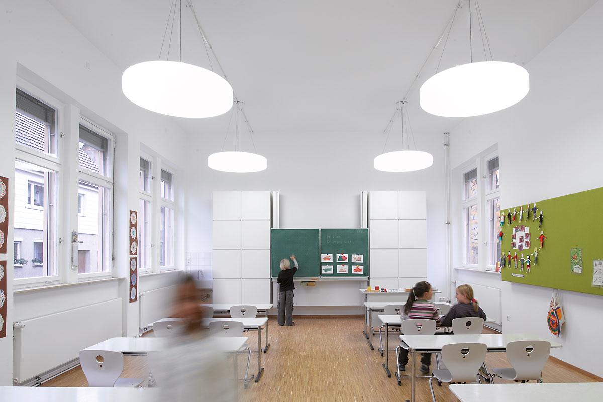 Stimmiges Lichtkonzept in einer Schule