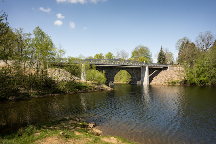 Geh- und Radwegbrücke über den Lämmergrund